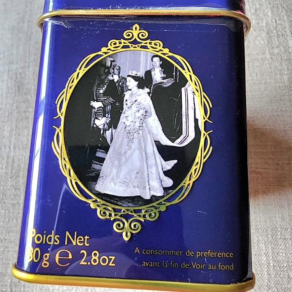 Queen Elizabeth Il Tea Tin with 40 English Breakfast Tea Bags - Picture 4 of 5